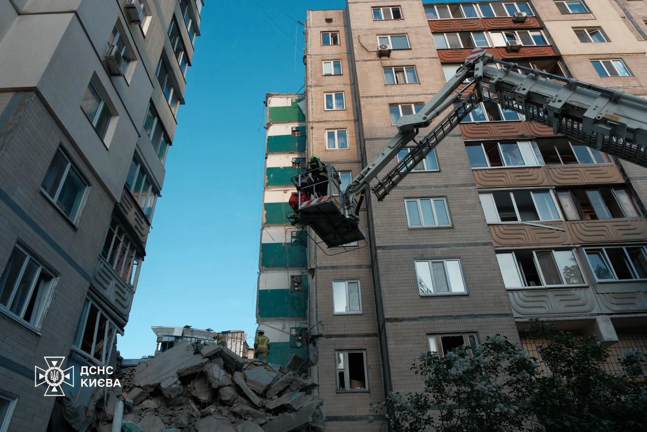 Фото до матеріалу: Зеленський прокоментував нічні обстріли України 14 травня