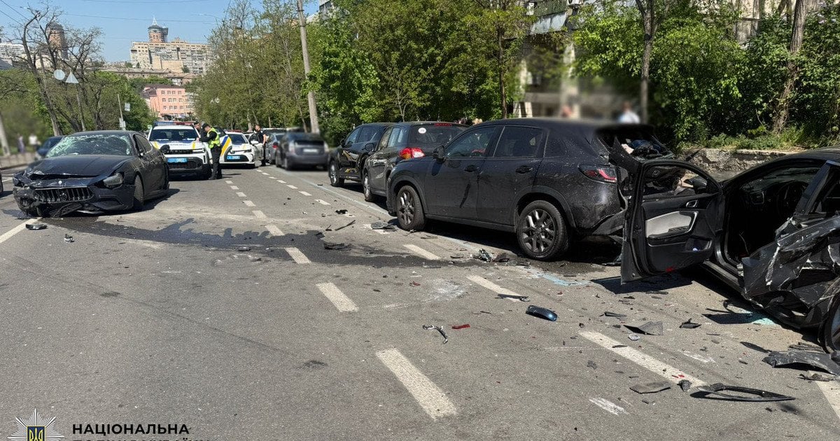 Фото до матеріалу: Погоня та аварія на Печерську: п'яний водій Maserati травмував людину
