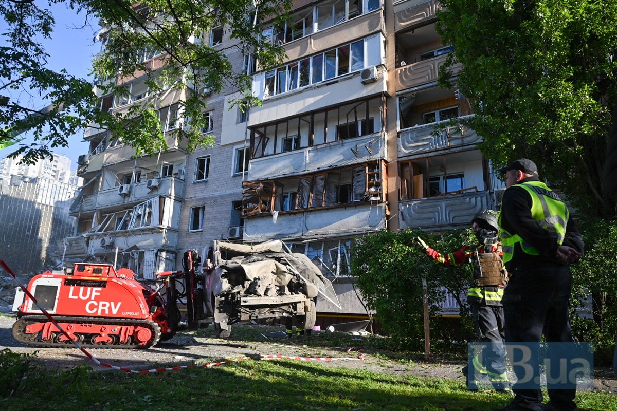 Фото до матеріалу: Київ під масованою атакою: 24 загиблих, пожежа в Дніпровському районі