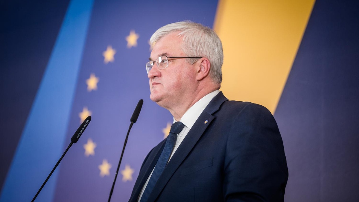 Фото до матеріалу: Сибіга: доля українських дітей не стане предметом компромісів