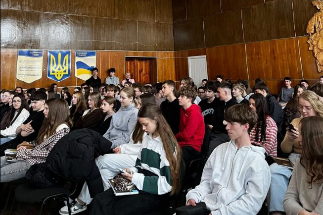 Фото до матеріалу: У Маневицькому ліцеї провели профорієнтаційну зустріч із представниками педінституту