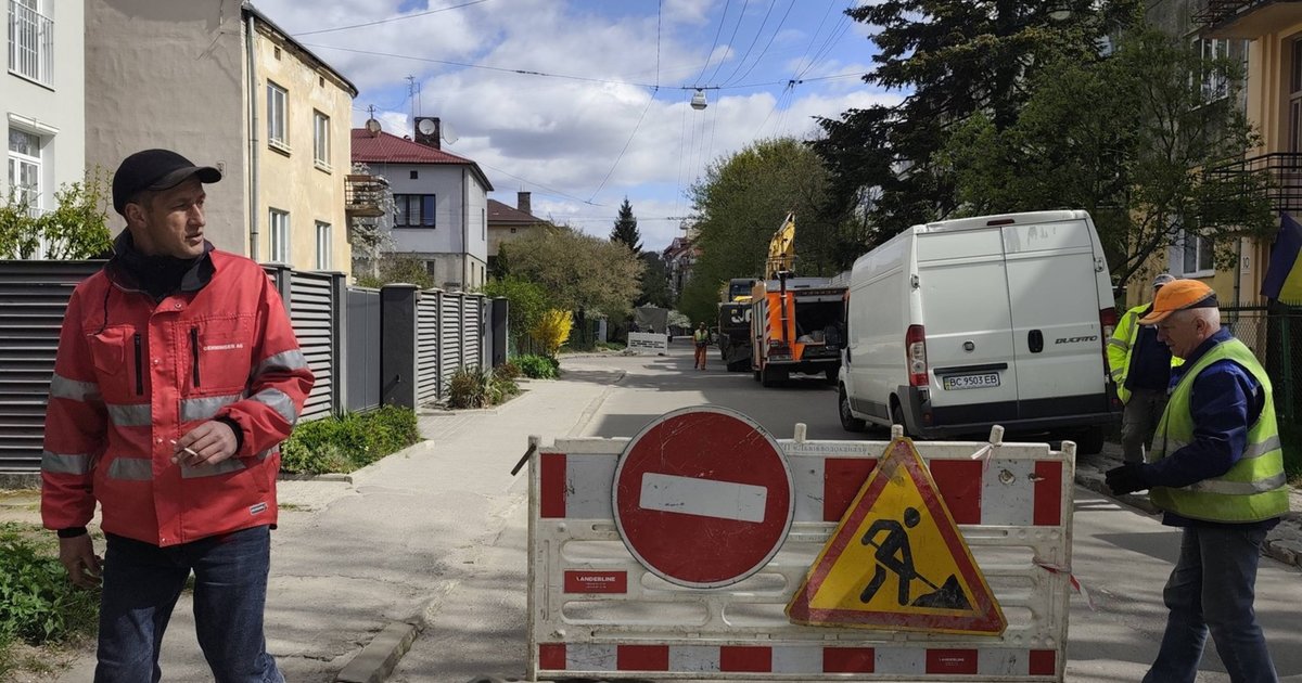 Фото до матеріалу: Через провал каналізації у Львові обмежено проїзд на вулиці Аральській