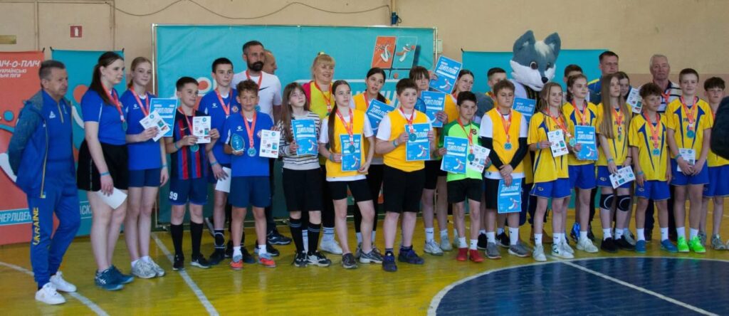 Фото до матеріалу: Черкащина визначила чемпіонів з міні-гандболу серед школярів