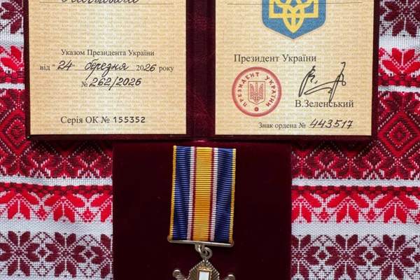Фото до матеріалу: Володимир Зеленський вручив орденом Олександру Єлисеєву з Хмільника