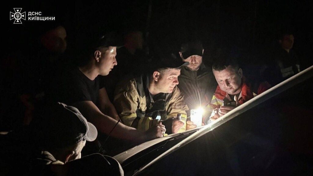 Фото до матеріалу: Ліквідація масштабної пожежі в Чорнобильській зоні: вогонь охопив 1200 гектарів