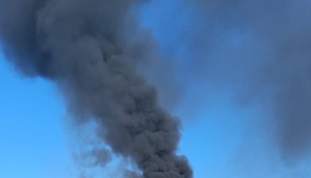 Фото до матеріалу: Дрони влучали в район військової бази та вокзал у Грозному
