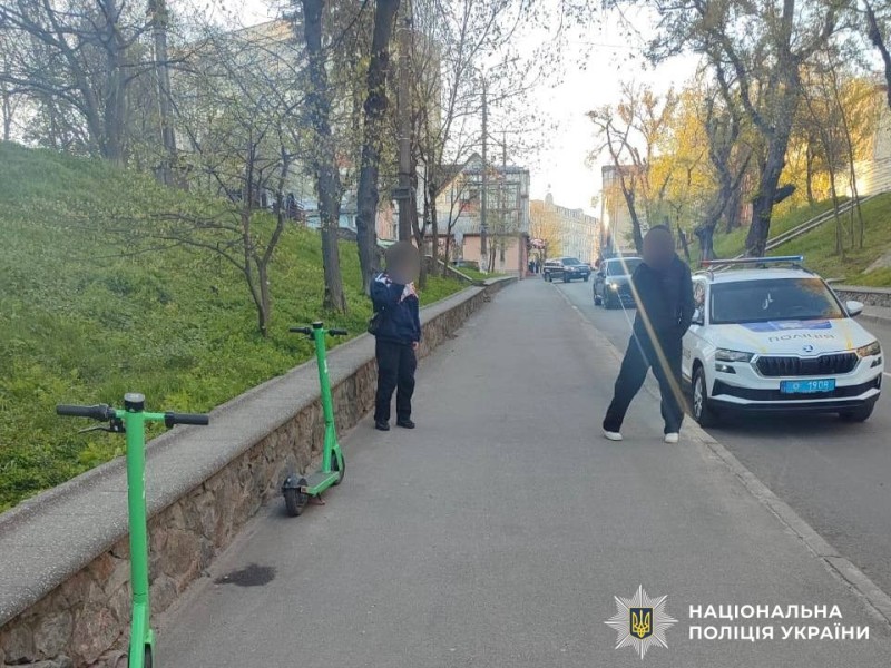 Фото до матеріалу: У Вінниці 18-річний самокатник збив літню жінку: потерпілу госпіталізували