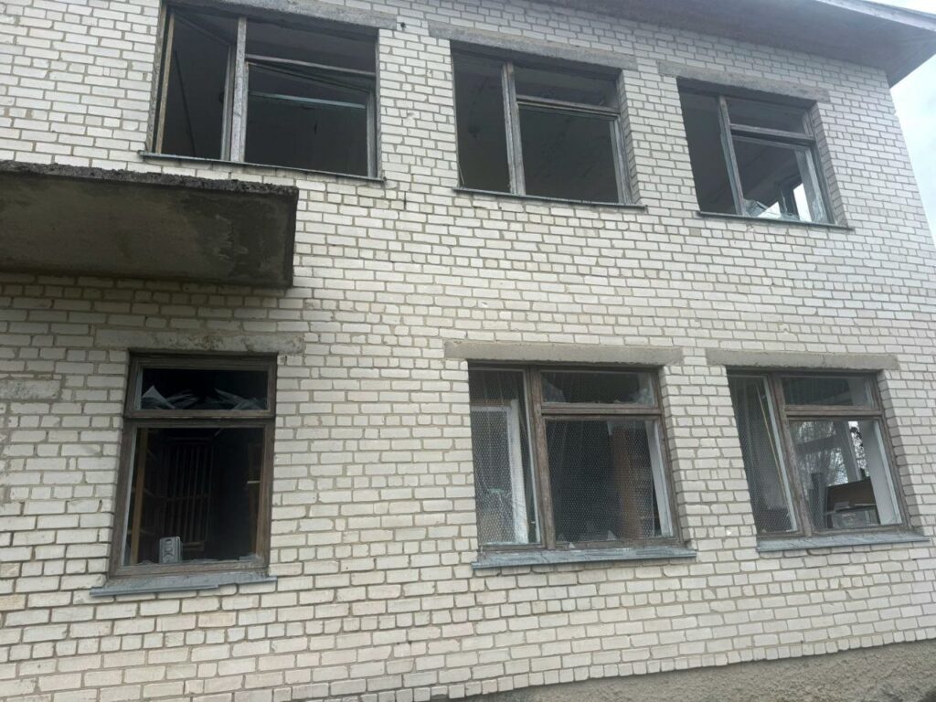 Фото до матеріалу: На Золотоніщині вибуховою хвилею пошкоджено дитячий садок: наслідки атаки дрона