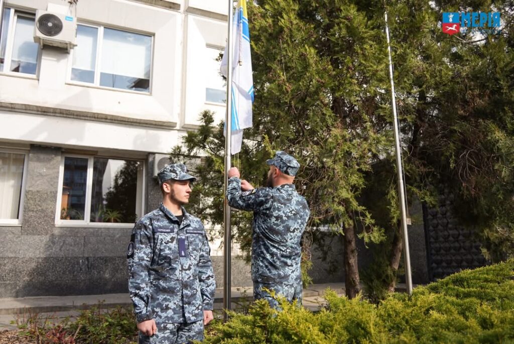 Фото до матеріалу: У Черкасах підняли прапор ВМС України: місто вшанувало морську історію держави