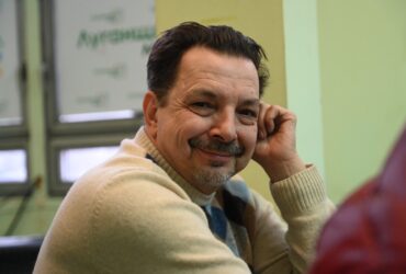 Фото до матеріалу: Малювання як опора: як переселенка з Сум Оксана Нефьодова допомагає ВПО відновлюватися у Нижньому Селищі