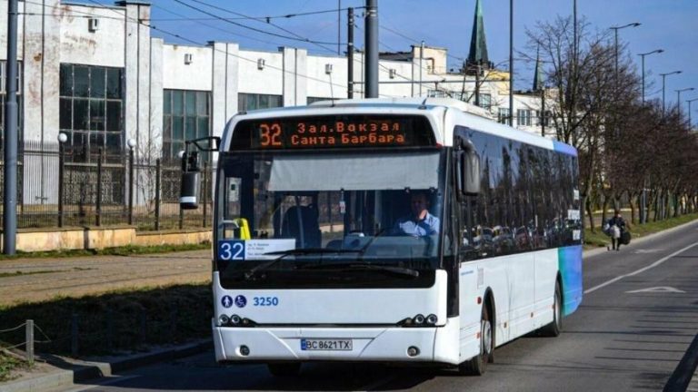 Фото до матеріалу: У Лисиничах облаштовують меморіальний простір на честь загиблих захисників