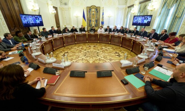 Фото до матеріалу: Політолог Бортник попередив про ризик ескалації війни 9 травня та внутрішні загрози Україні