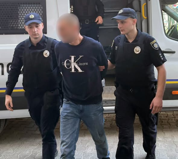 Фото до матеріалу: Чоловіка взяли під варту без права застави за погрози ножем дівчинці