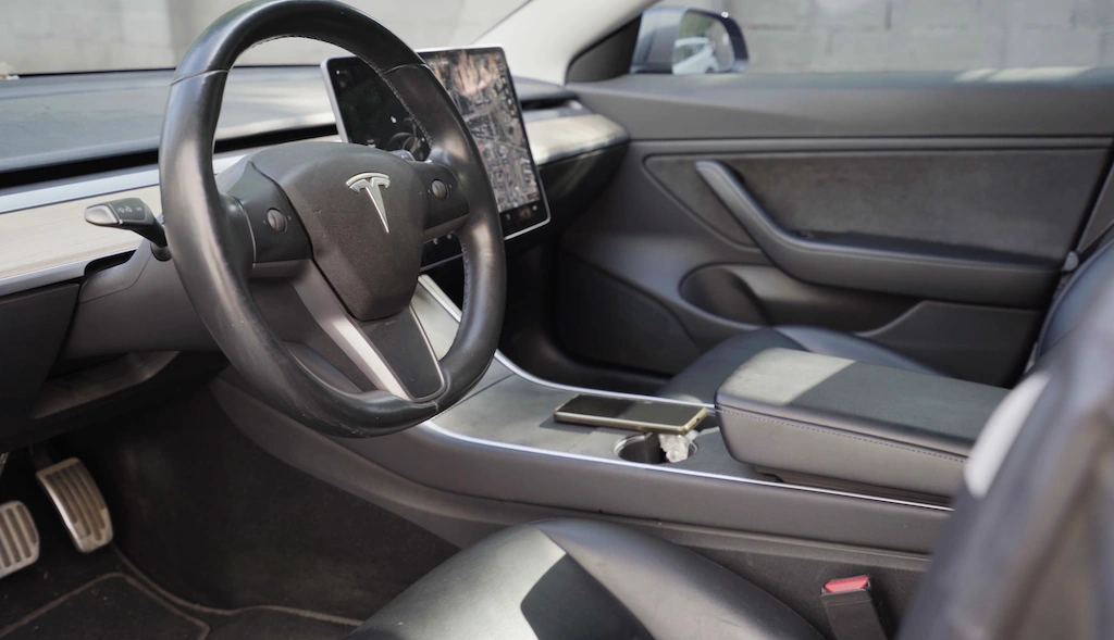 Фото до матеріалу: Чи варто купувати вживану Tesla Model 3 в Україні: реальна ціна та нюанси експлуатації