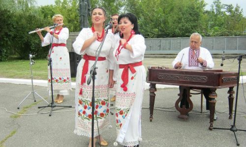 Фото до матеріалу: Автентична полька та «кубіти»: як зеленьківці зберегли народну спадщину на обласному семінарі