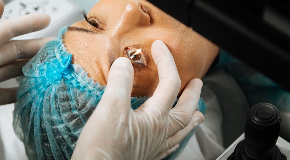 Фото до матеріалу: Чи може зір погіршитися після лазерної корекції LASIK: пояснення лікаря