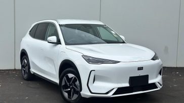 Фото до матеріалу: Geely у Пекіні представила прототип роботаксі та нову рамну платформу для гібридних кросоверів