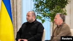 Фото до матеріалу: Рустем Умеров вирушає до Маямі на зустріч зі спеціальним посланцем США Стівом Віткоффом
