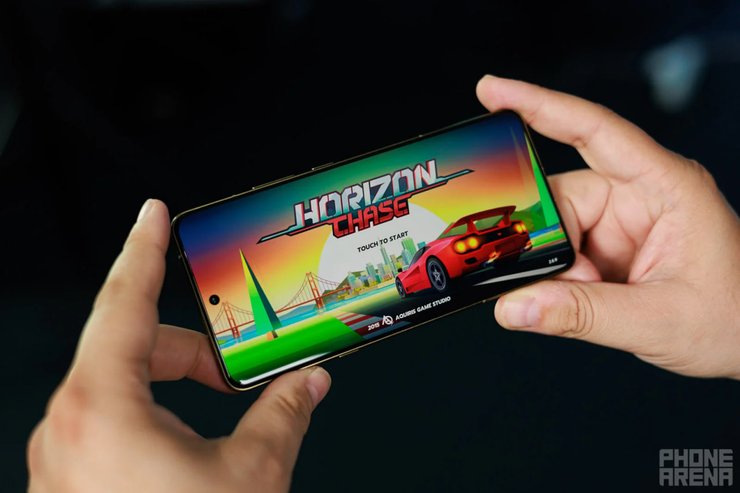 Фото до матеріалу: Чому Motorola Signature краще за Galaxy S26 Plus: результати тестів флагманів