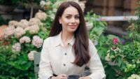 Фото до матеріалу: Олена Шоптенко здобуває другу освіту в Англії: танцівниця вчиться на фасилітатора Shadow Work