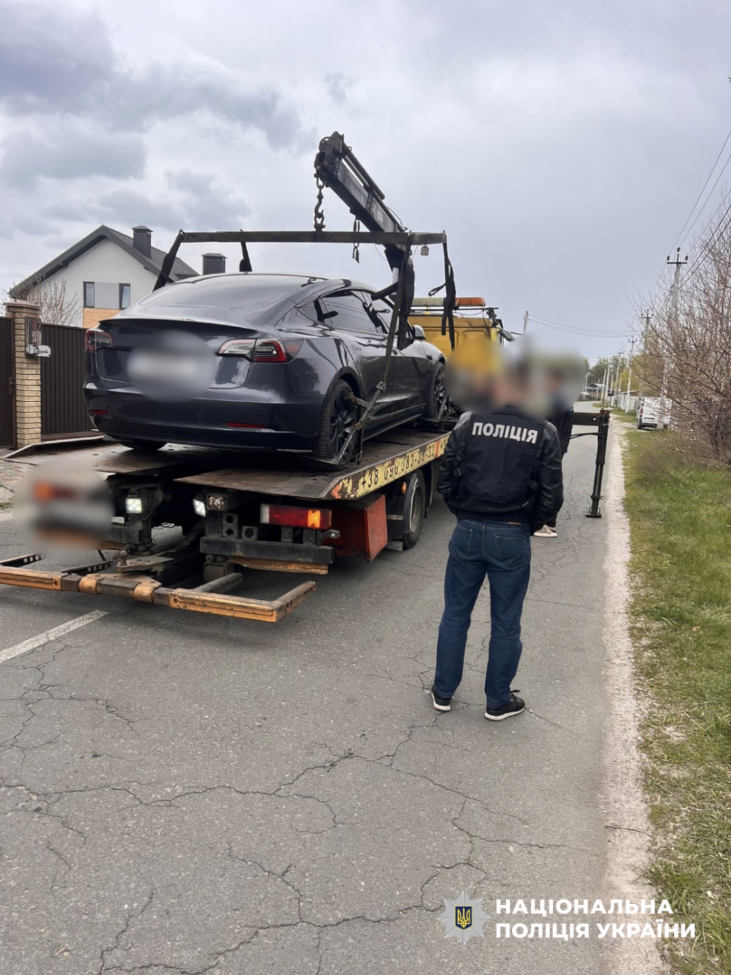 Фото до матеріалу: У ТЦК провели 44 обшуки: вилучено Tesla, мотоцикли та готівку на 92 млн грн
