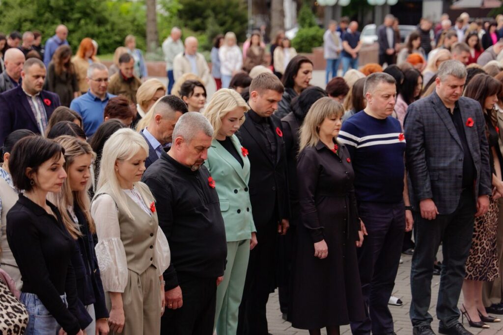 Фото до матеріалу: Як в Івано-Франківську вшановували пам’ять жертв Другої світової війни (фоторепортаж) – Versii.if.ua