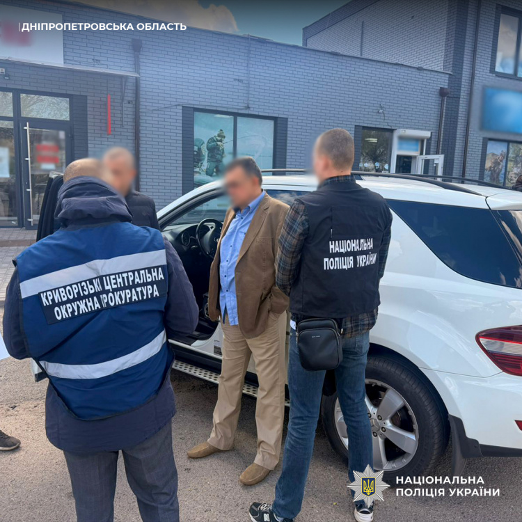 Фото до матеріалу: За 1000 доларів обіцяв вступ до коледжу: у Кривому Розі викрили шахрая