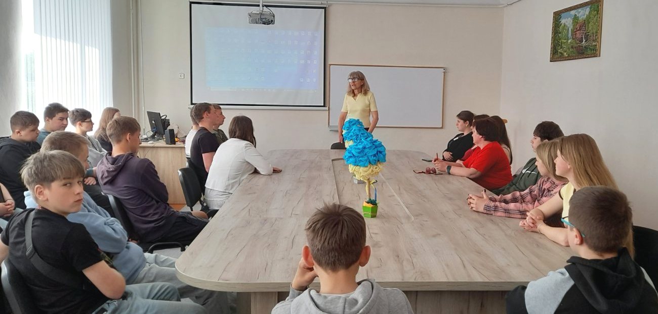 Фото до матеріалу: Ліцеїсти Рогатинщини вшанували спадщину Антона Лотоцького та Тараса Шевченка