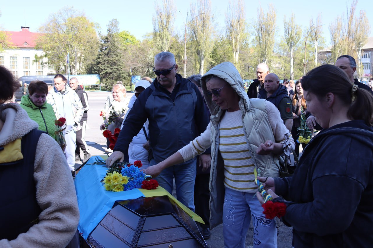 Фото до матеріалу: У Світловодській громаді попрощалися з загиблим танкістом Костянтином Риженком