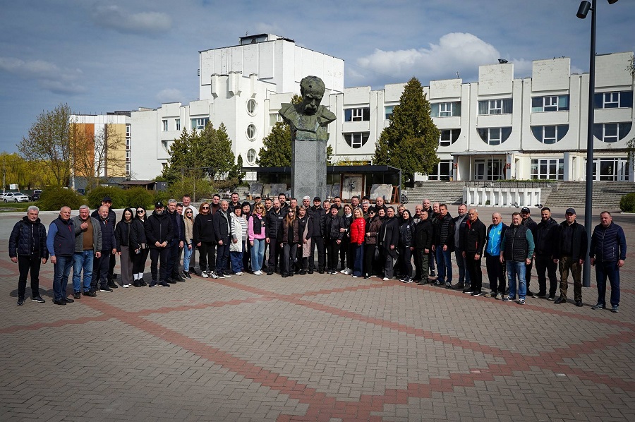 Фото до матеріалу: Відновлення Київщини: керівництво області провело нараду в Бородянці та висадило 6 тисяч дерев