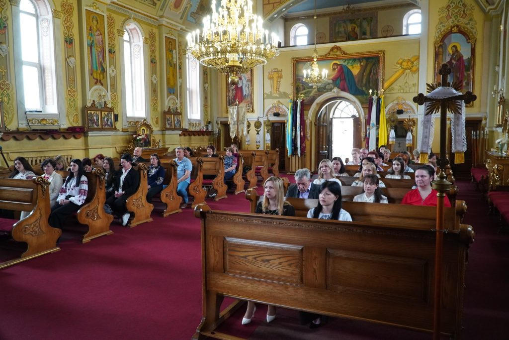 Фото до матеріалу: У Лисецькому храмі відзначили медичних сестер громади