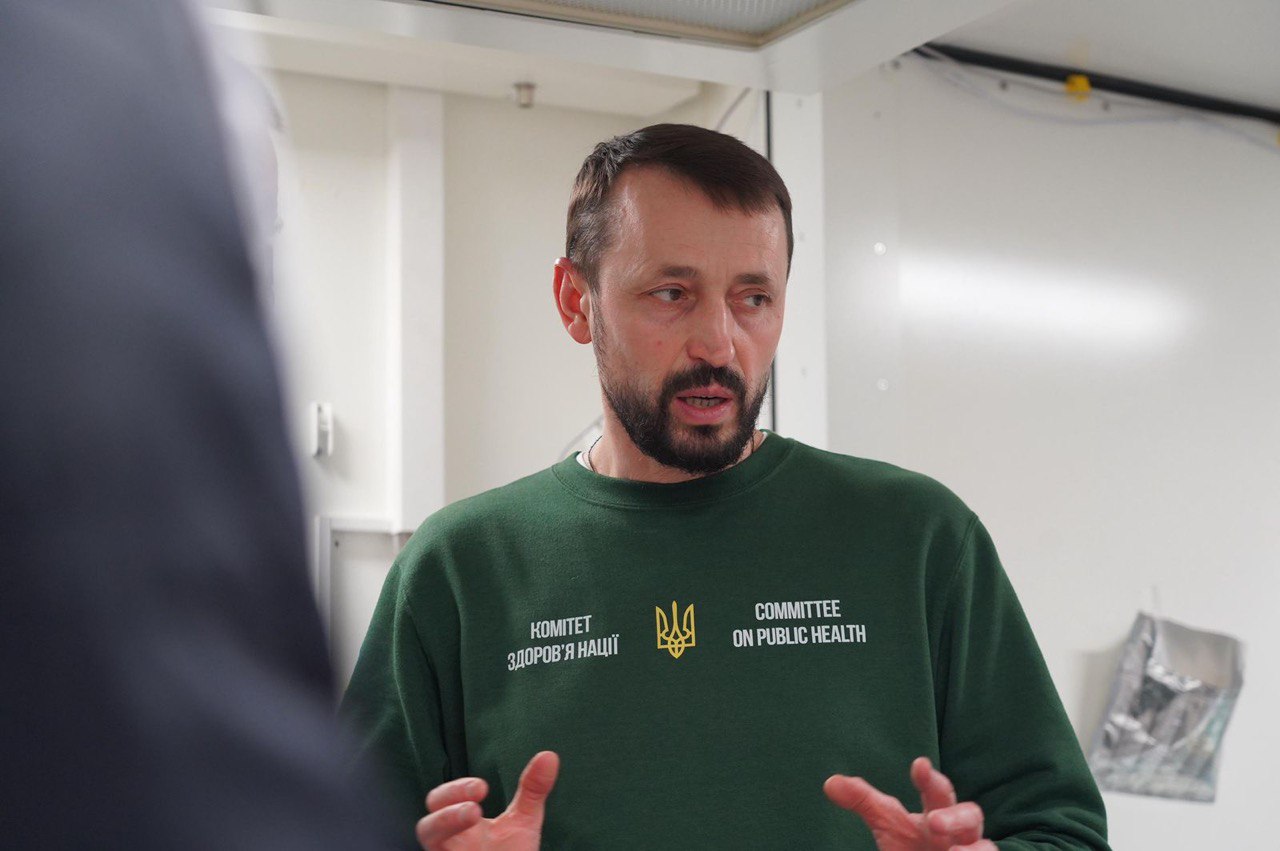 Фото до матеріалу: Фонд «Надія» та Валерій Дубіль передали критичне обладнання евакуаційній місії «Параволан»