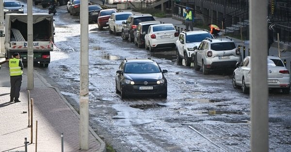 Фото до матеріалу: Скандальний львівський забудовник блокує ремонт дороги на вул. Залізничній