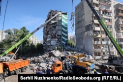 Фото до матеріалу: Київ: День жалоби. Російський удар завдав серйозні збитки житловим будинкам