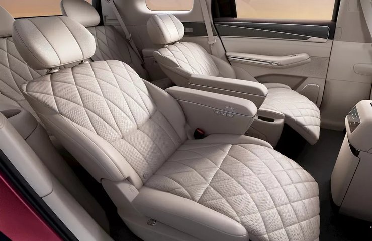 Фото до матеріалу: BYD Great Tang зібрав 100 тисяч замовлень за два тижні
