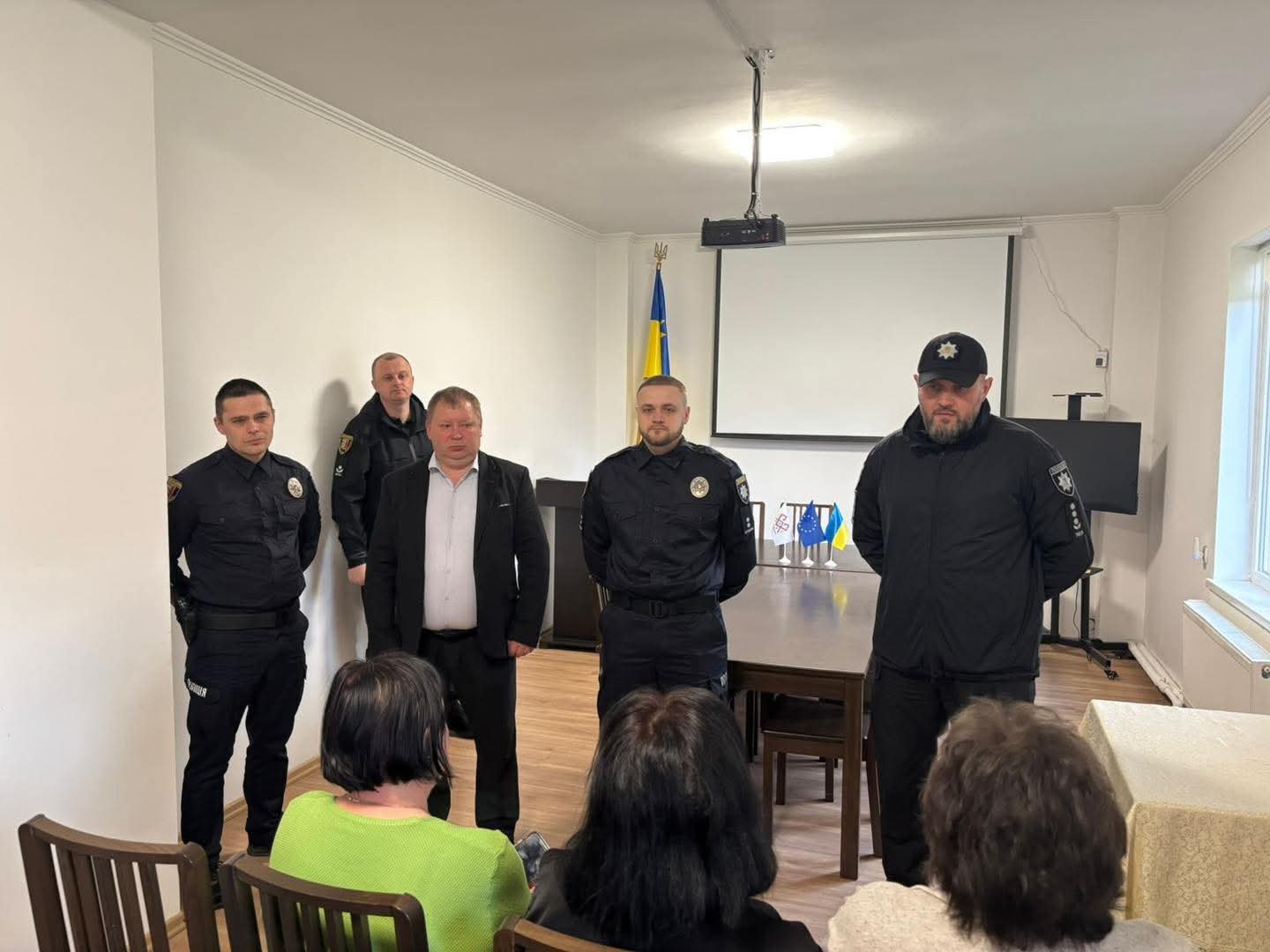 Фото до матеріалу: У Ясіні розпочав роботу новий поліцейський офіцер громади