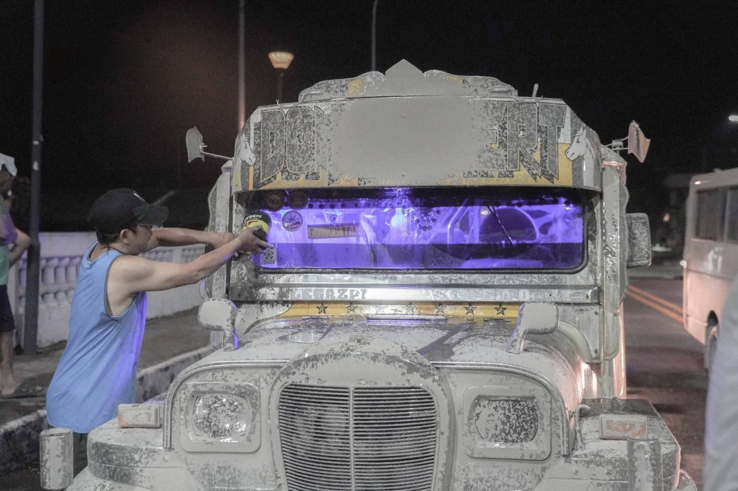 Фото до матеріалу: На Філіппінах прокинувся вулкан Майон: тисячі евакуювали з провінції Албай