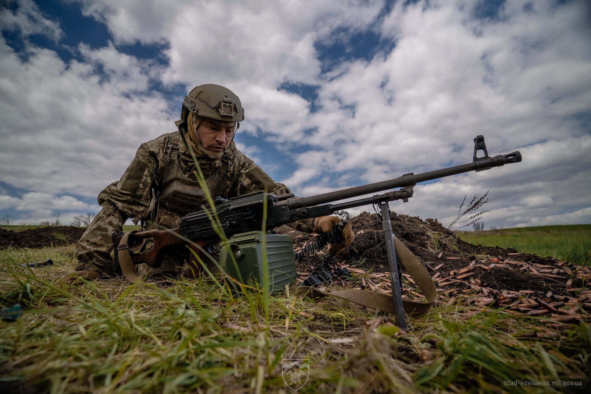 Фото до матеріалу: Піхотинці 10-ї гірсько-штурмової бригади «Едельвейс» проводять щоденні тренування
