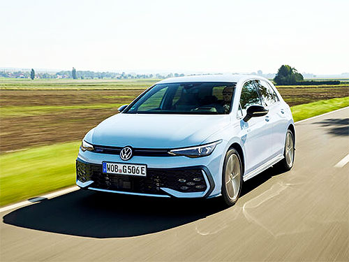 Фото до матеріалу: Volkswagen представляє новий повний гібрид для VW Golf та VW T-Roc: Авто новини від AUTO-Consulting