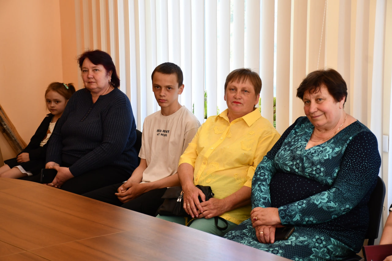 Фото до матеріалу: Жителька Приютівської громади отримала звання «Мати-героїня»