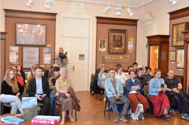 Фото до матеріалу: Кіровоградщина презентувала книгу про скіфські стели