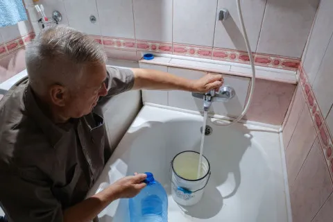 Фото до матеріалу: Укрзалізниця поповнила поїзні бригади новим інвентарем для евакуації