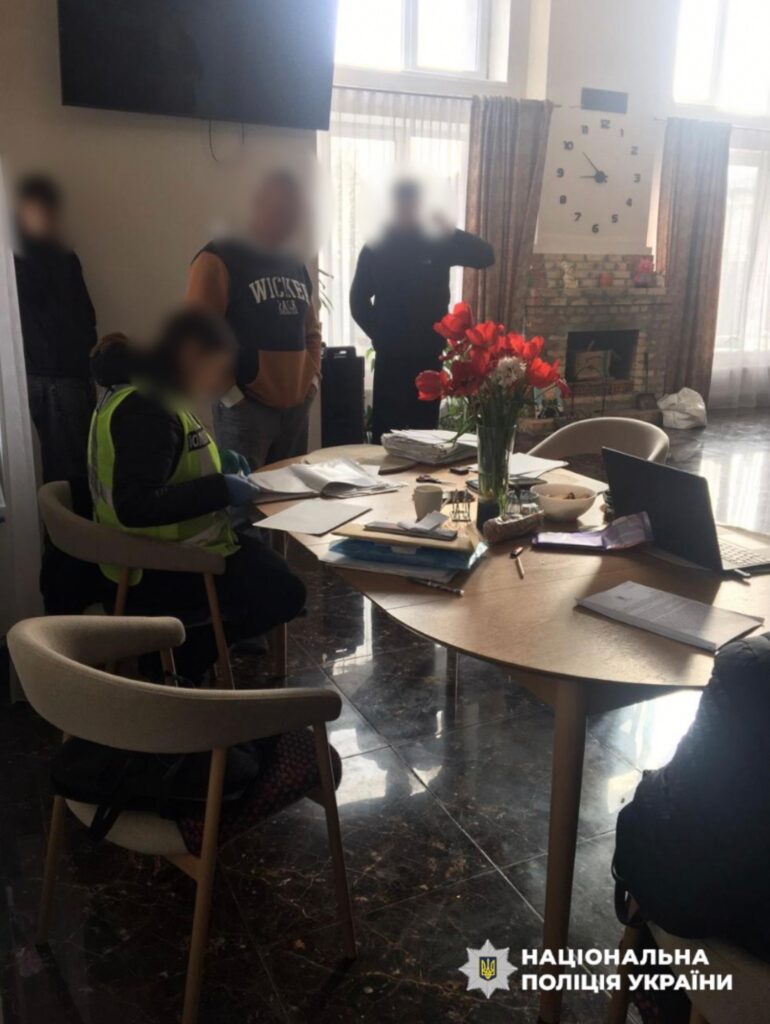 Фото до матеріалу: Нацполіція розслідує корупцію в ТЦК: понад 40 слідчих дій, вилучені авто та гроші