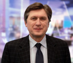 Фото до матеріалу: Рустем Умєров став свідком у справі про 460 мільйонів на будівництві кооперативу «Династія»
