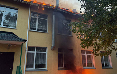 Фото до матеріалу: На Київщині внаслідок нічної атаки РФ пошкоджені житлові будинки та дитсадок. ФОТО