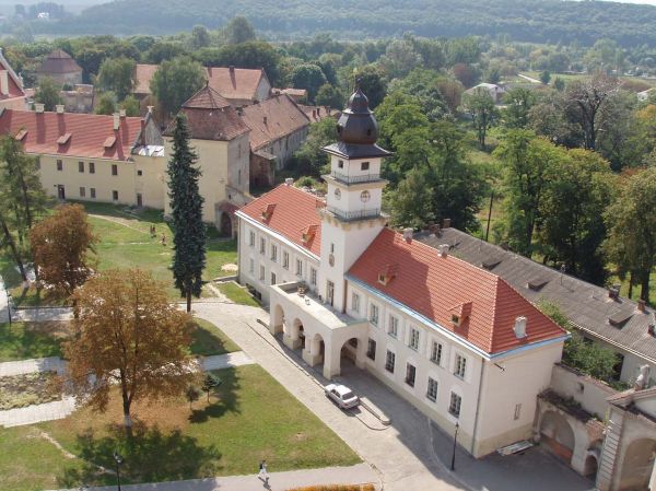 Фото до матеріалу: У Жовкві дрон ушкодив об’єкт критичної інфраструктури, місто без світла