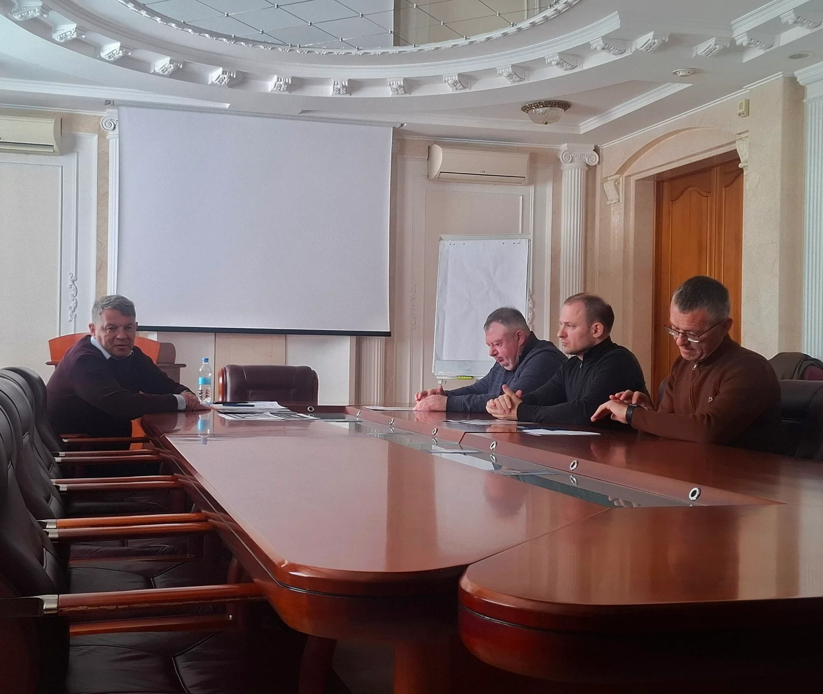 Фото до матеріалу: Депутати «Європейської Солідарності» Черкащини звітували перед виборцями: інфраструктура, медицина та підтримка армії