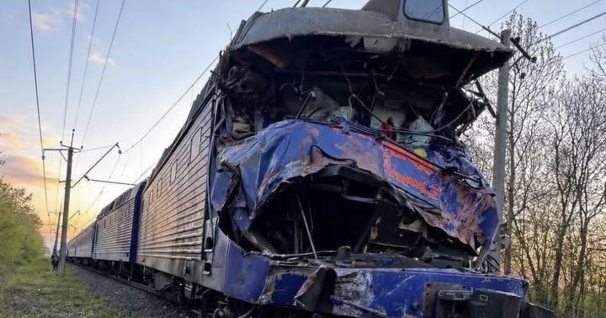 Фото до матеріалу: Трагедія на Львівщині: поїзд Київ-Ужгород зійшов з рейок після зіткнення з автокраном