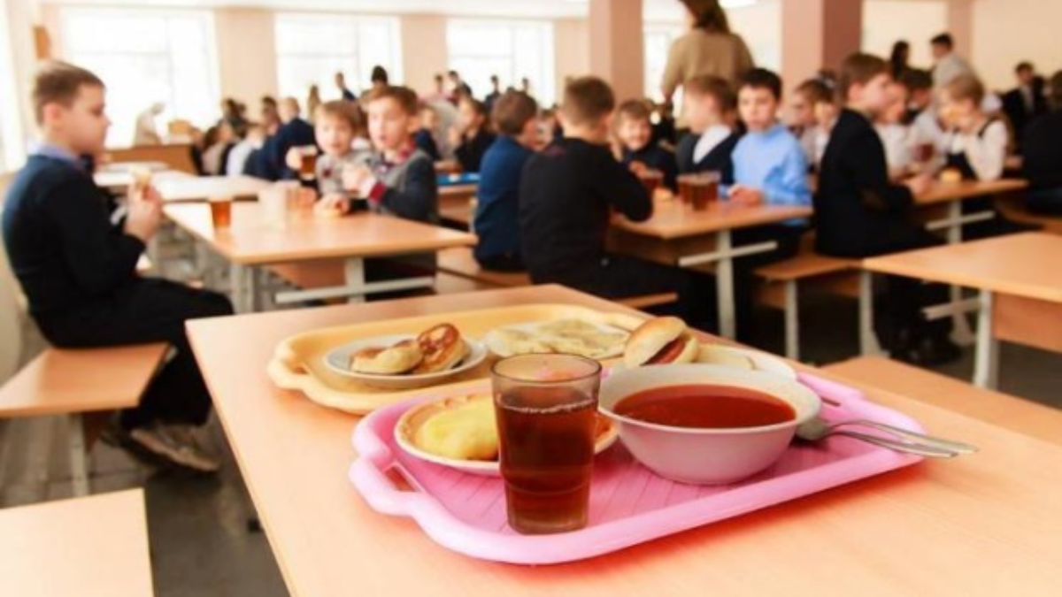Фото до матеріалу: Безкоштовні обіди з 1 вересня: чи вистачить місця усім школярам в обідніх залах Прикарпаття?