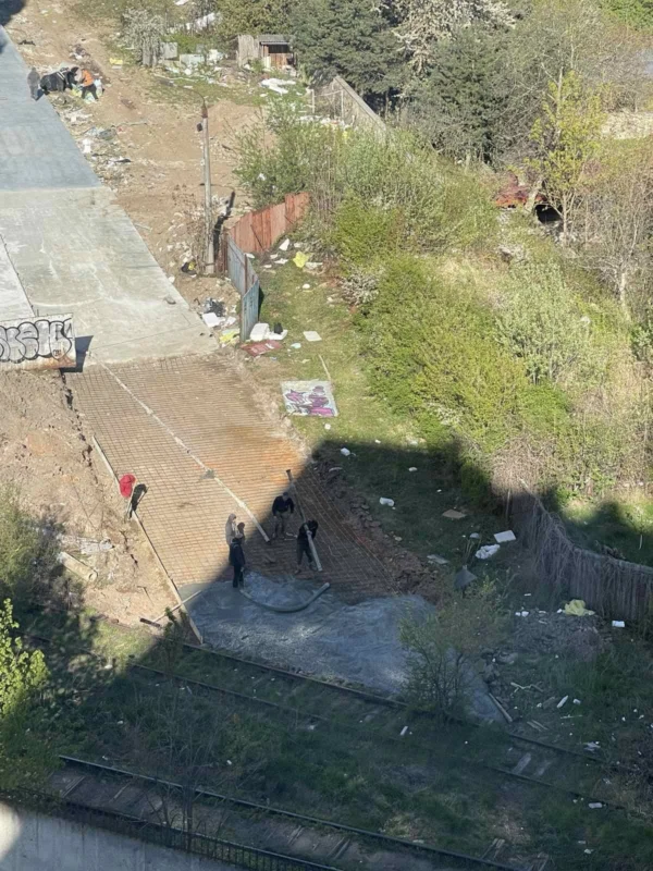 Фото до матеріалу: У Львові забудовник ставить під загрозу життя дітей